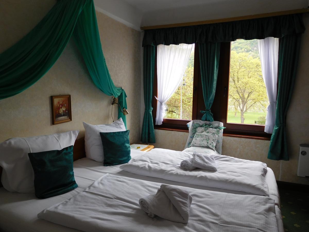 Hotel Kranenturm Бахарах Экстерьер фото